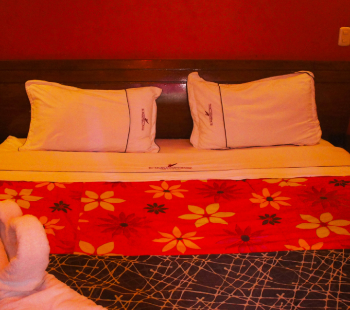 MEDIANOCHE HABITACIÒN 02 (23:00 a 8:00)