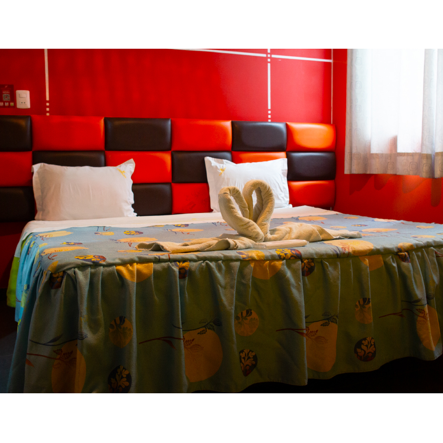 MEDIANOCHE HABITACIÒN 03 (23:00 a 8:00)